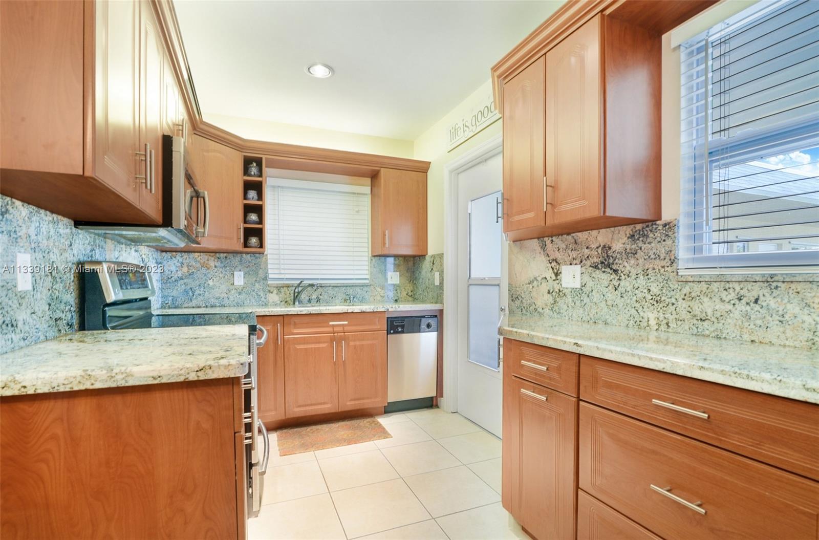 CRYSTAL COURT MANOR NO 10 - Residential