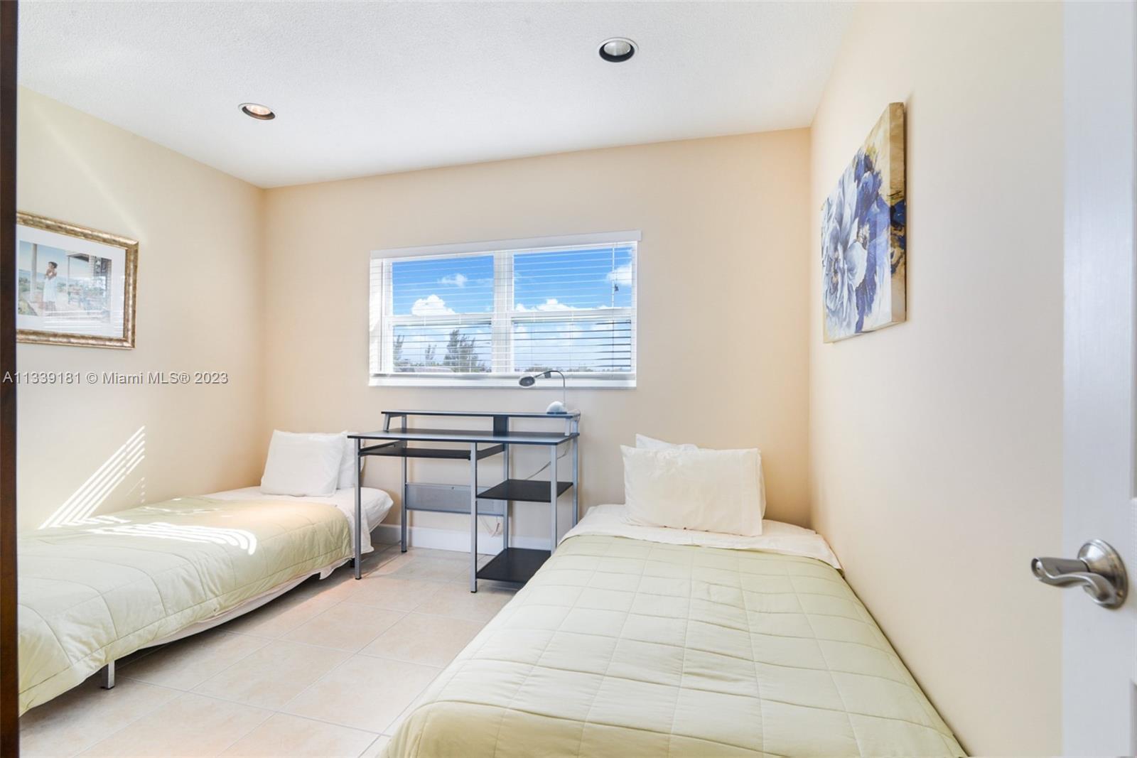 CRYSTAL COURT MANOR NO 10 - Residential