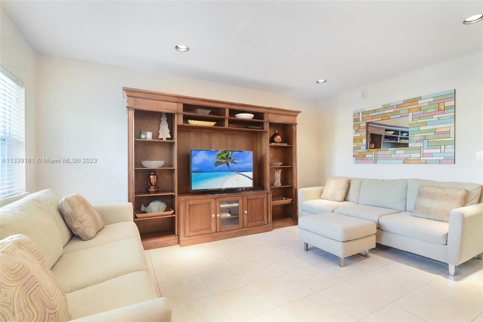 CRYSTAL COURT MANOR NO 10 - Residential