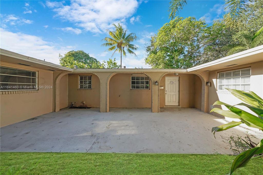 Photo of 4661 NW 4th St, Plantation, FL 33317 (MLS # A11641460)