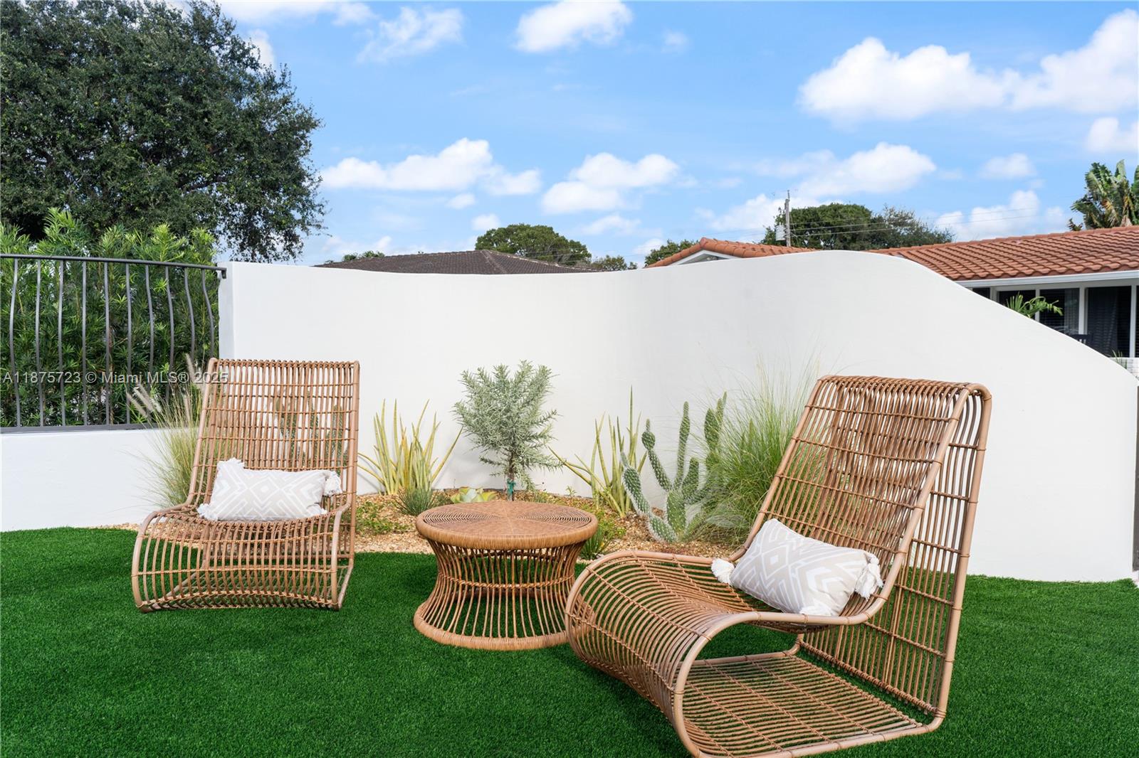 IMPERIAL POINT 3RD SEC - Residential Lease