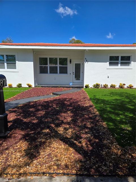 987 NE 145th St North Miami FL 33161