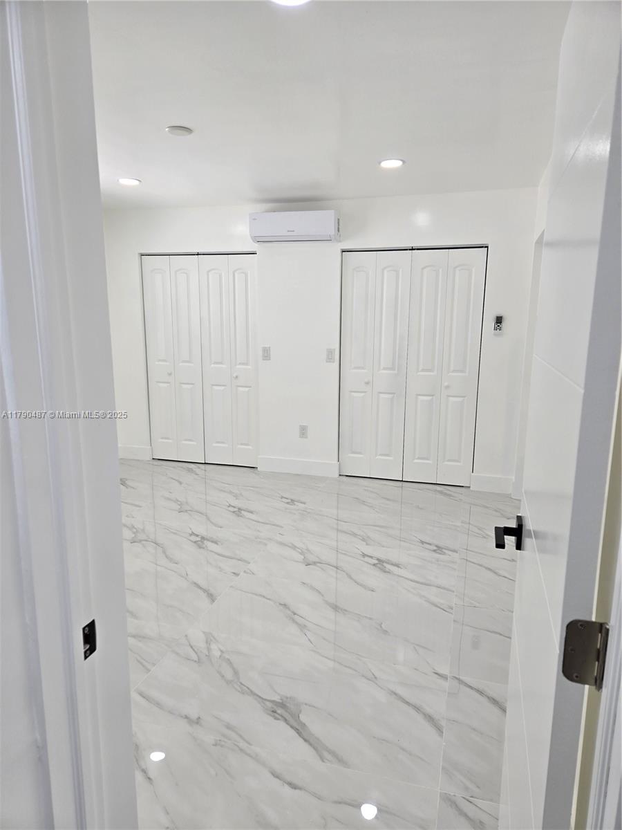 POINCIANNA MANOR SEC 4 - Residential