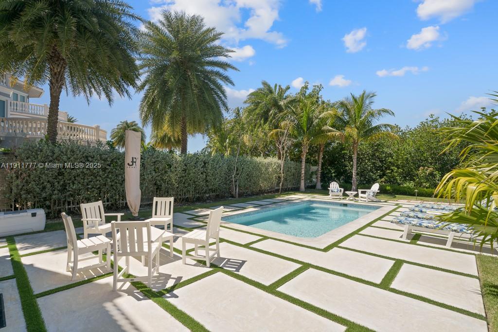 COCO PLUM BEACH - Residential Lease