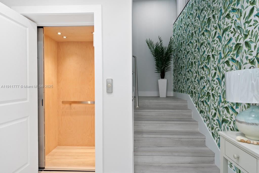 COCO PLUM BEACH - Residential Lease