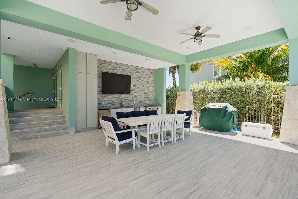 COCO PLUM BEACH - Residential Lease