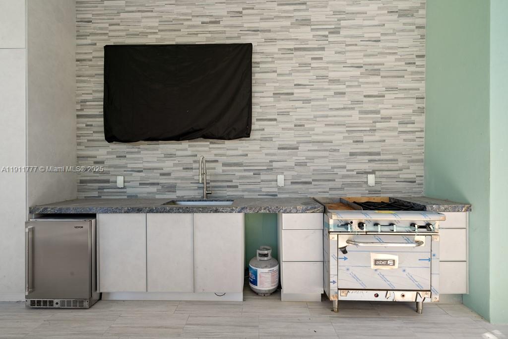 COCO PLUM BEACH - Residential Lease