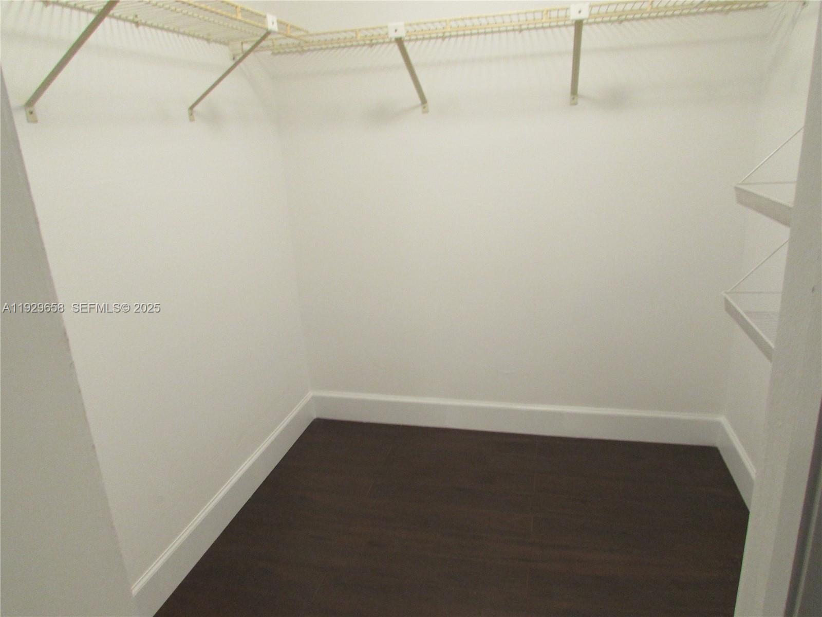 BUILDING SIX OF RACQUET C - Residential Lease