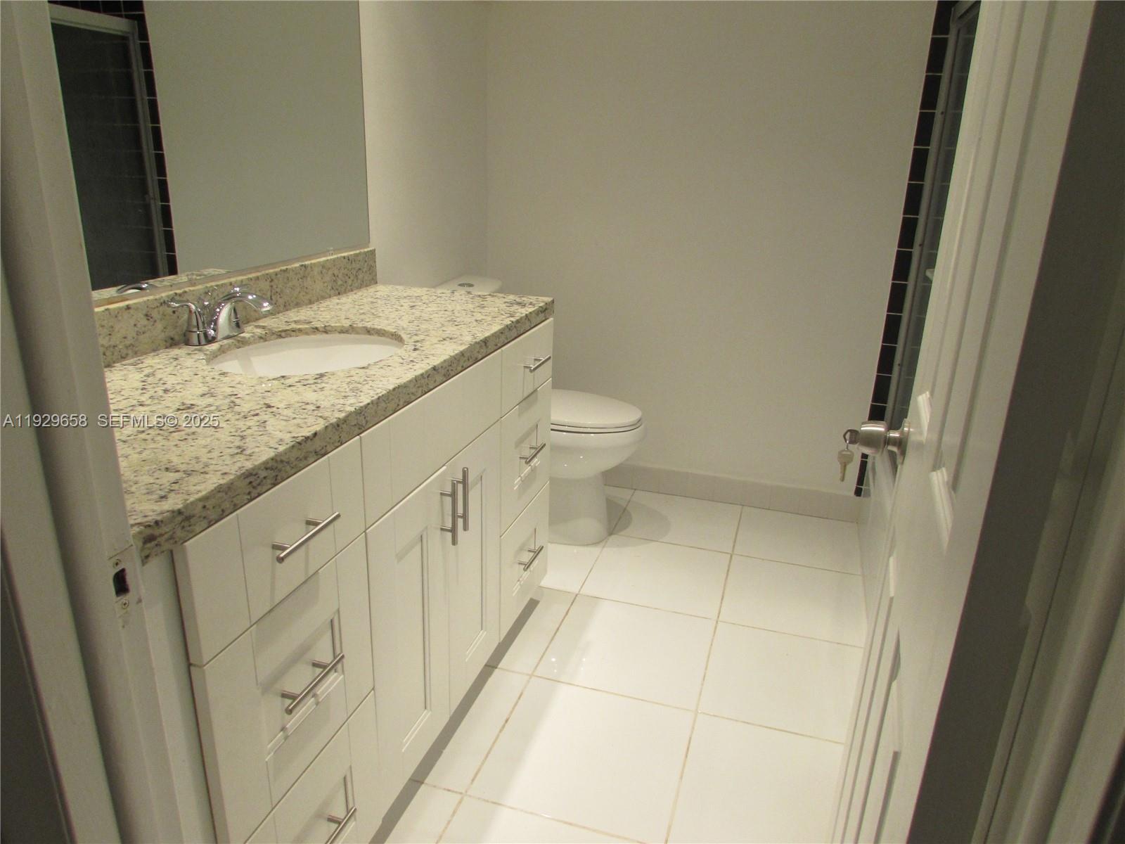 BUILDING SIX OF RACQUET C - Residential Lease