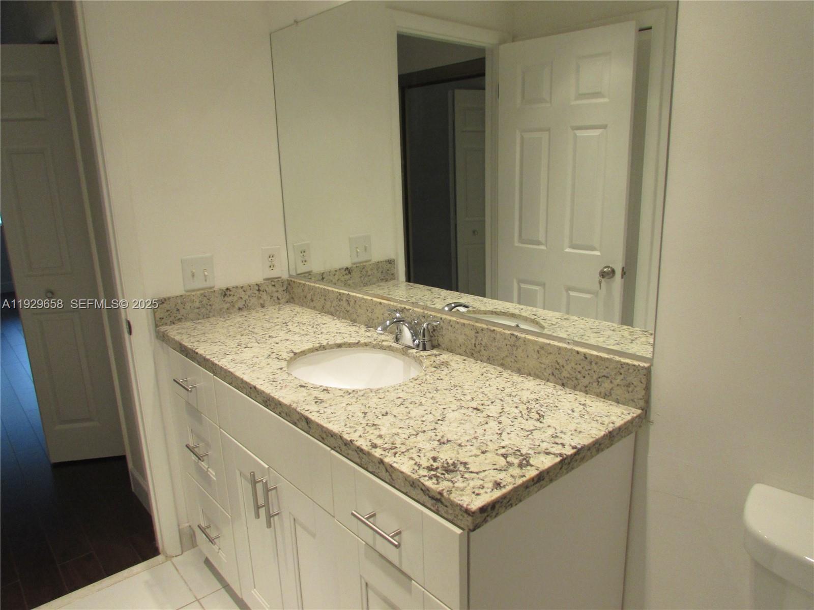 BUILDING SIX OF RACQUET C - Residential Lease