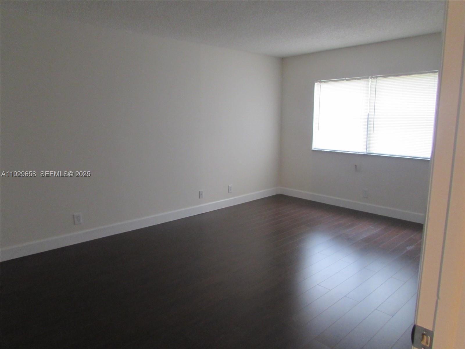 BUILDING SIX OF RACQUET C - Residential Lease