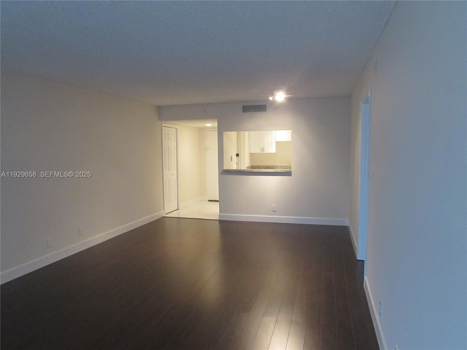 BUILDING SIX OF RACQUET C - Residential Lease