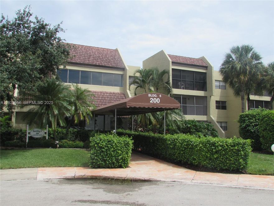 LOCATION, LOCATION, TASTEFULLY REMODELED 1 BED,1 BATH IN THE HEART OF WESTON WITH LOBBY SURVEILLANCE AND BEAUTIFUL CONDOMINIUM, KITCHEN WITH GRANITE COUNTER TOPS,BATHROOM REMODELED W/GRANITE COUNTERS! GARDEN POOL  AND LAMINATED IN ALL UNIT, TRANQUIL NEIGHBORHOOD,NEAR MAJOR HIGHWAYS, GREAT FOR  RENT!!!