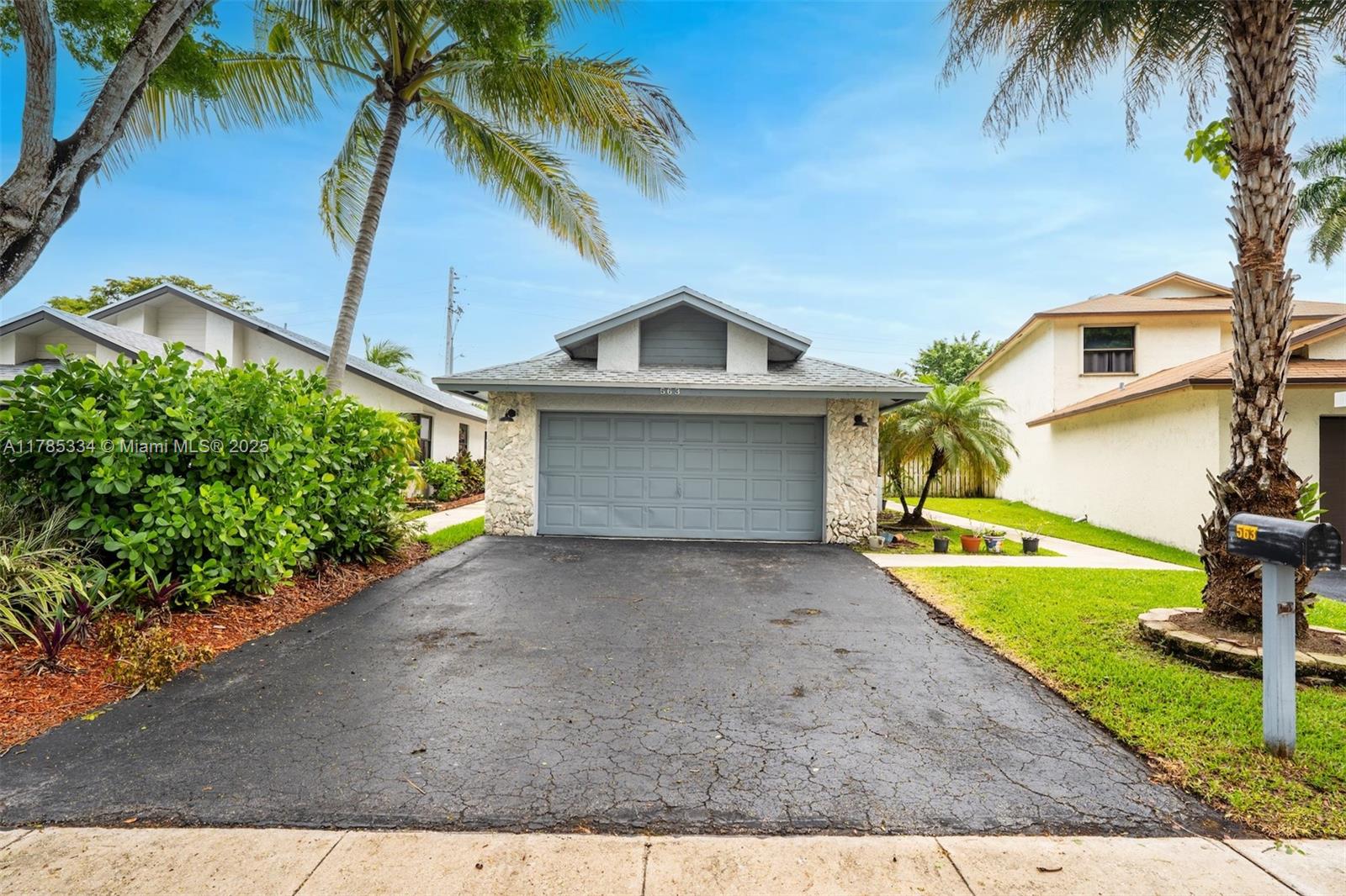 Property for Sale at 563 Lakeside Cir, Sunrise, Miami-Dade County, Florida - Bedrooms: 3 
Bathrooms: 2  - $559,000