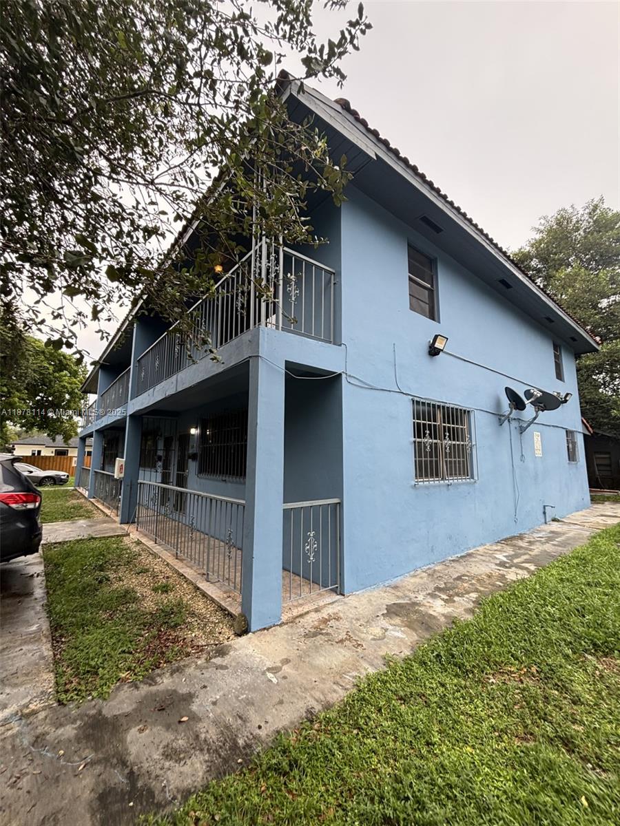 Spacious Home in the Miami Shores area. Kitchen , Laundry , living and dining rooms, as well as three bedrooms and two baths upstairs and one half bath downstairs. Section 8 welcome