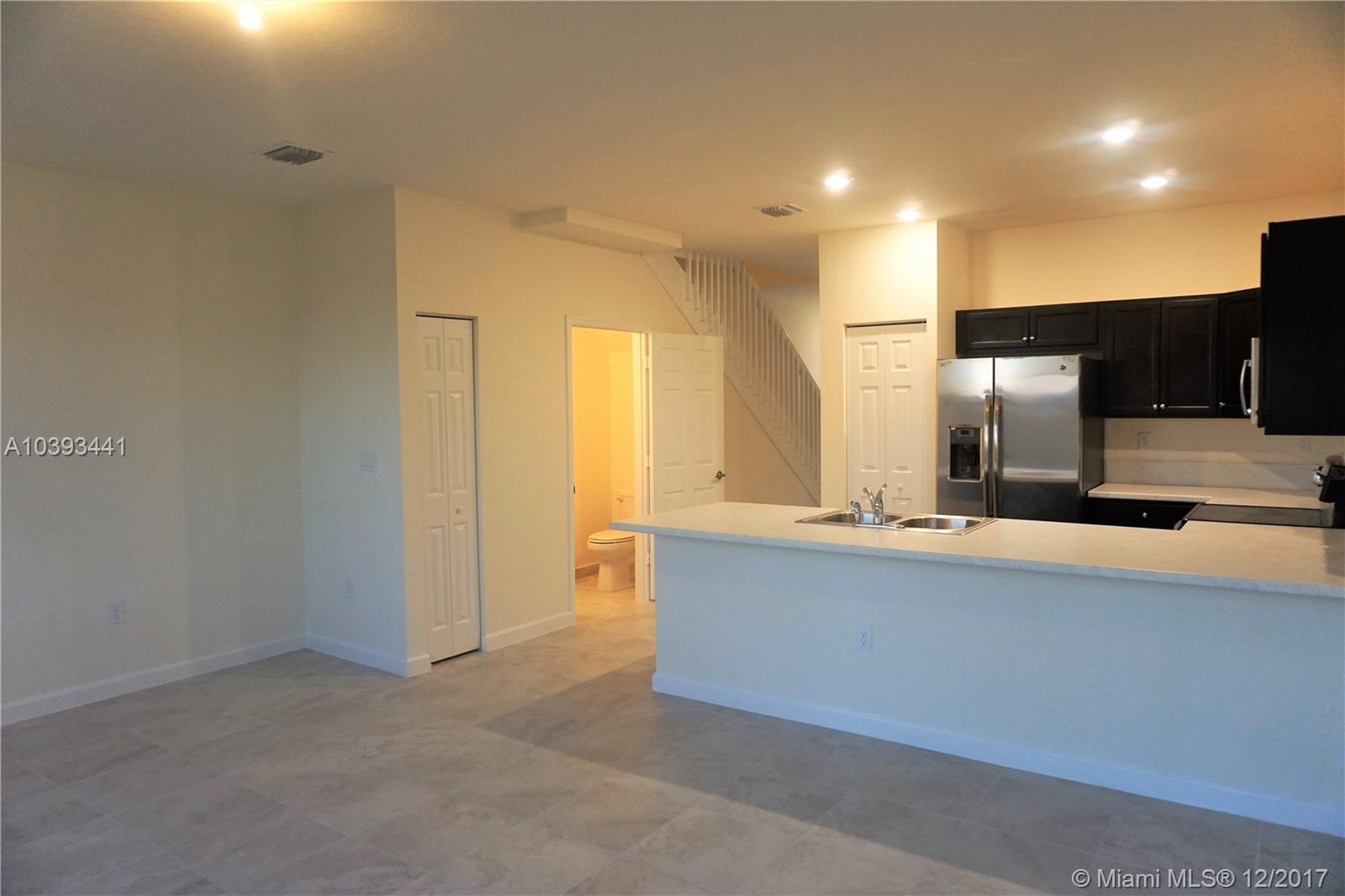 COCO PALM ESTATES - Residential Lease