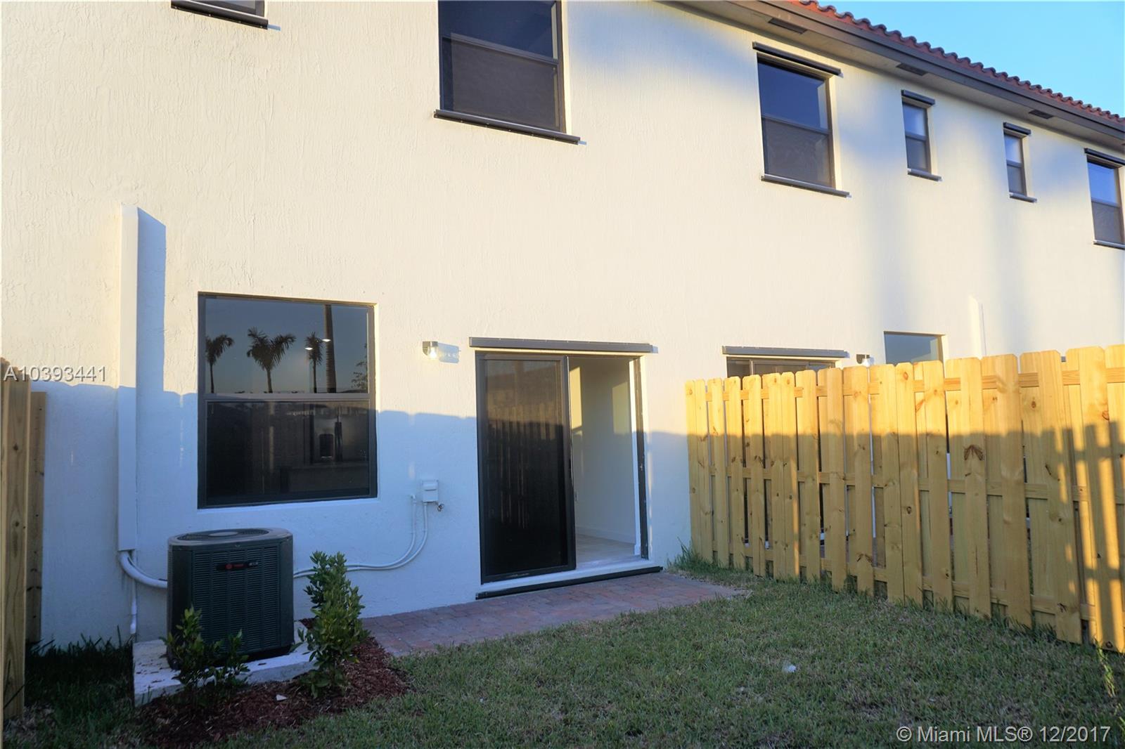 COCO PALM ESTATES - Residential Lease