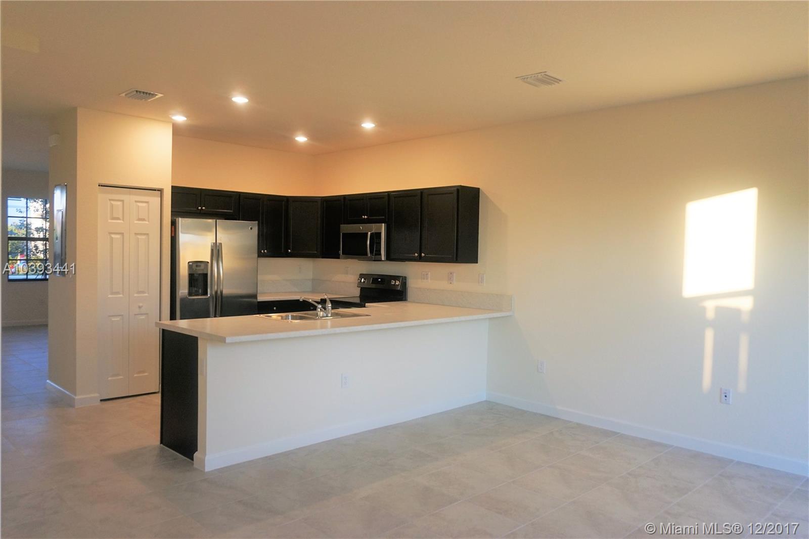 COCO PALM ESTATES - Residential Lease