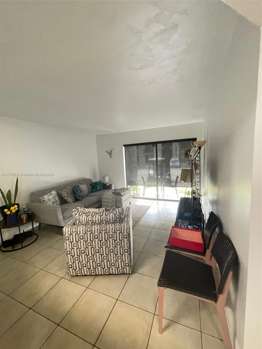 Rental Property at 7160 Nw 179th St 103, Hialeah, Miami-Dade County, Florida - Bedrooms: 1 
Bathrooms: 1  - $1,900 MO.