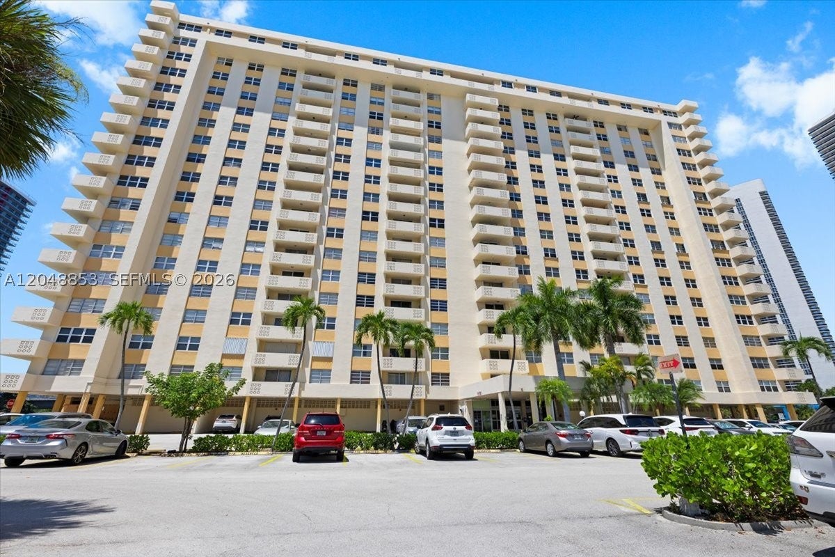 1833 S Ocean Dr 911