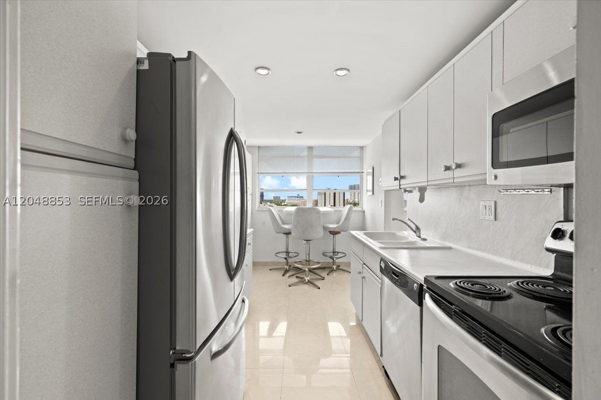 1833 S Ocean Dr 911