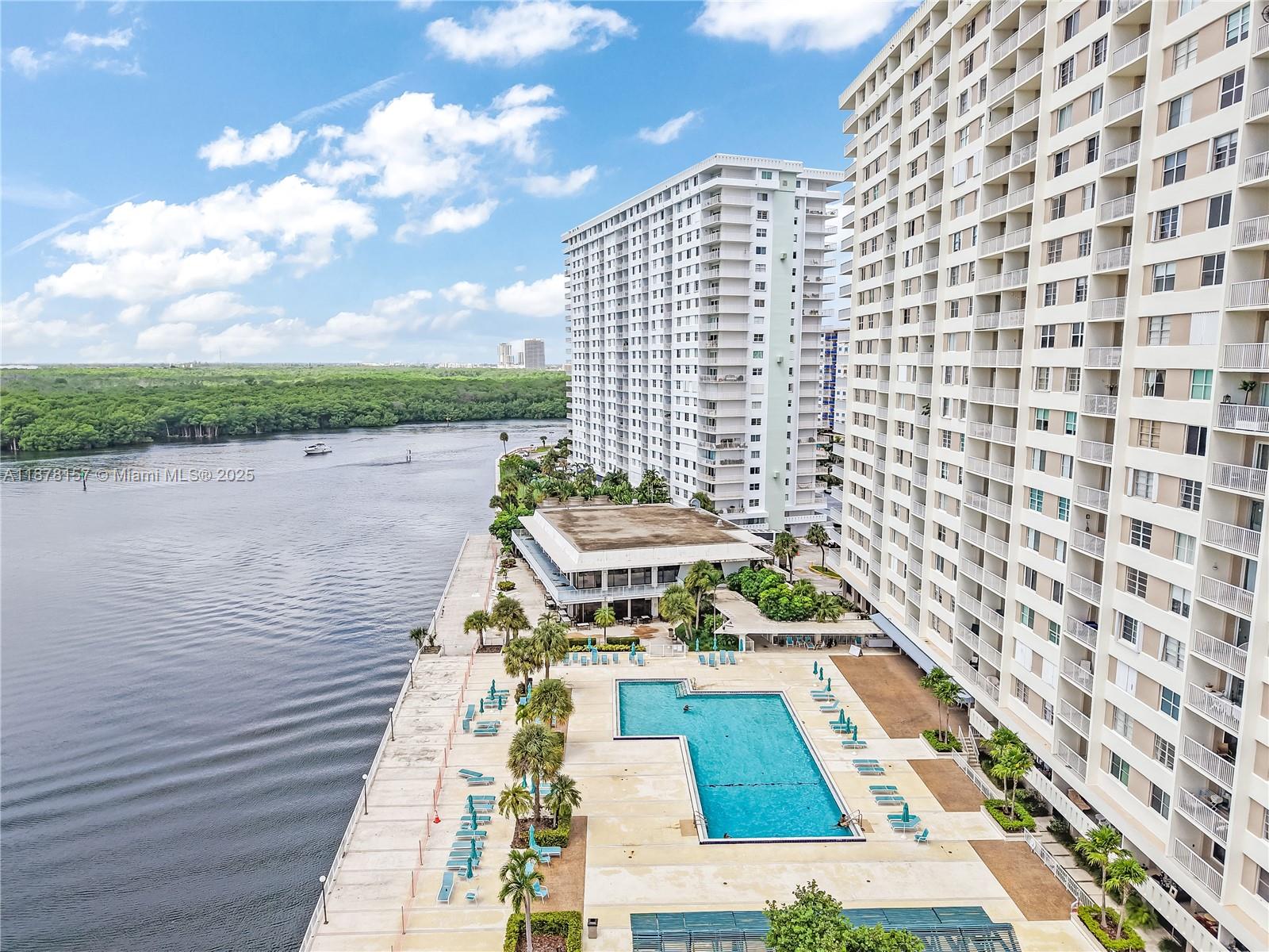 ARLEN HOUSE WEST CONDO - Residential
