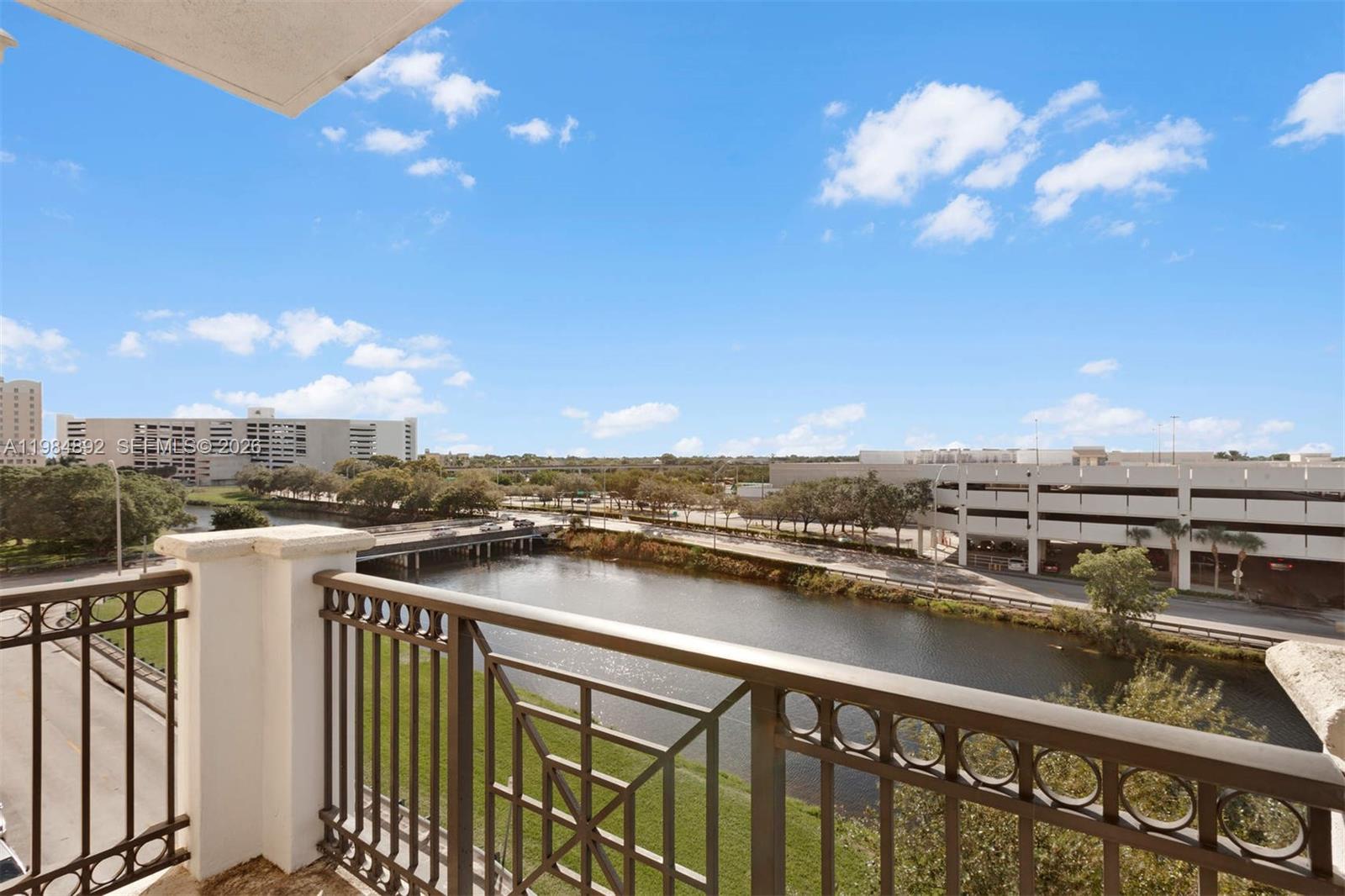 COLONNADE AT DADELAND SE - Residential