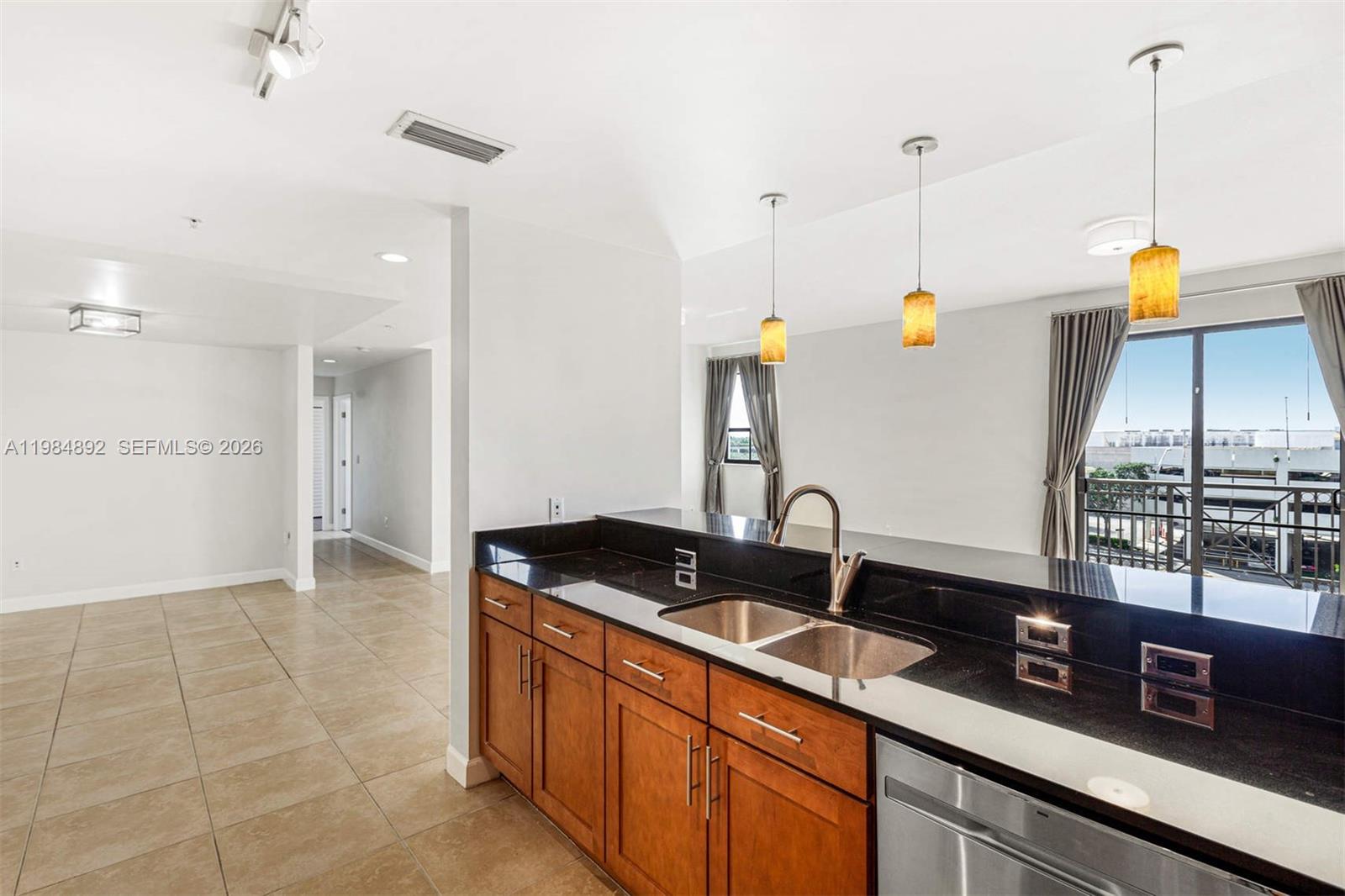 COLONNADE AT DADELAND SE - Residential