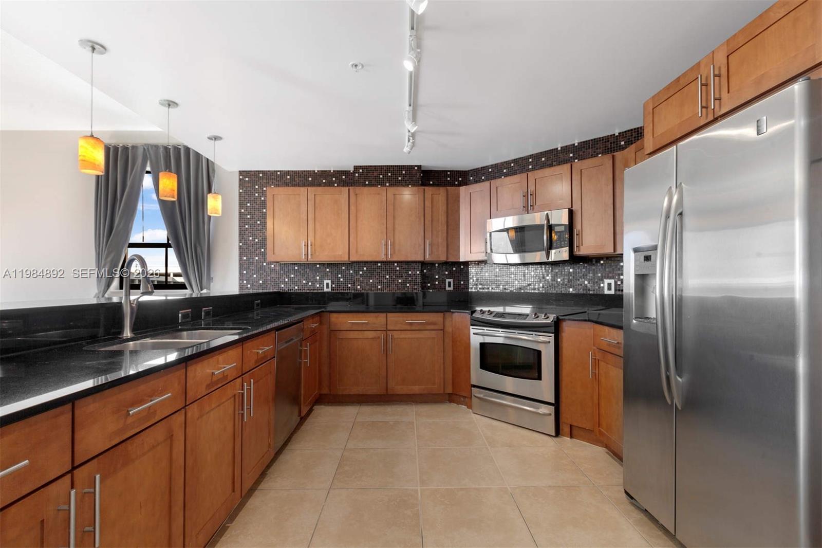 COLONNADE AT DADELAND SE - Residential