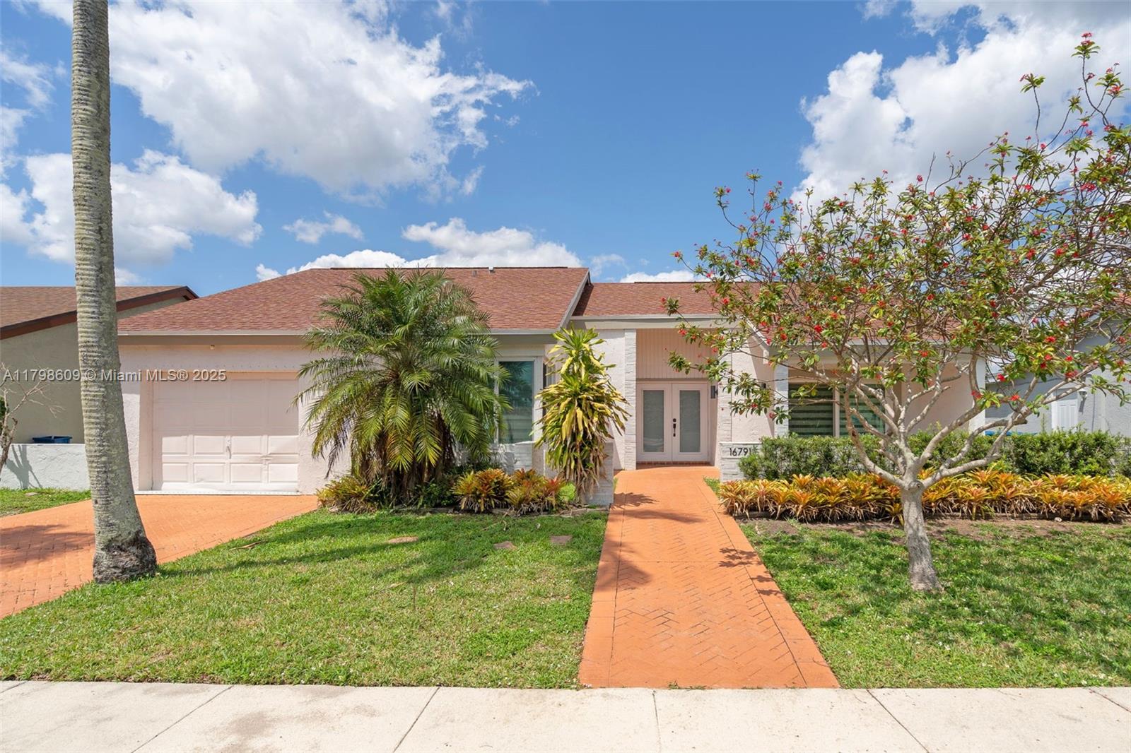 Property for Sale at 16791 Royal Poinciana Dr, Weston, Broward County, Florida - Bedrooms: 4 
Bathrooms: 2  - $775,000