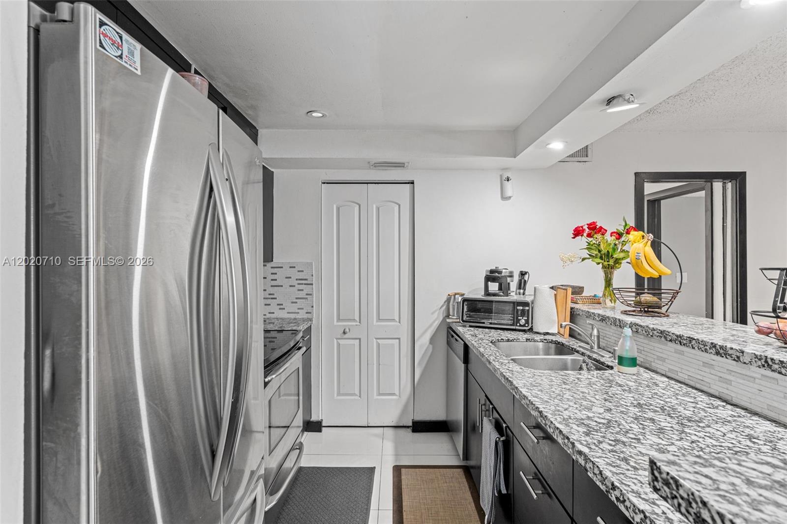 CONTINUUM CONDO PH II - Residential