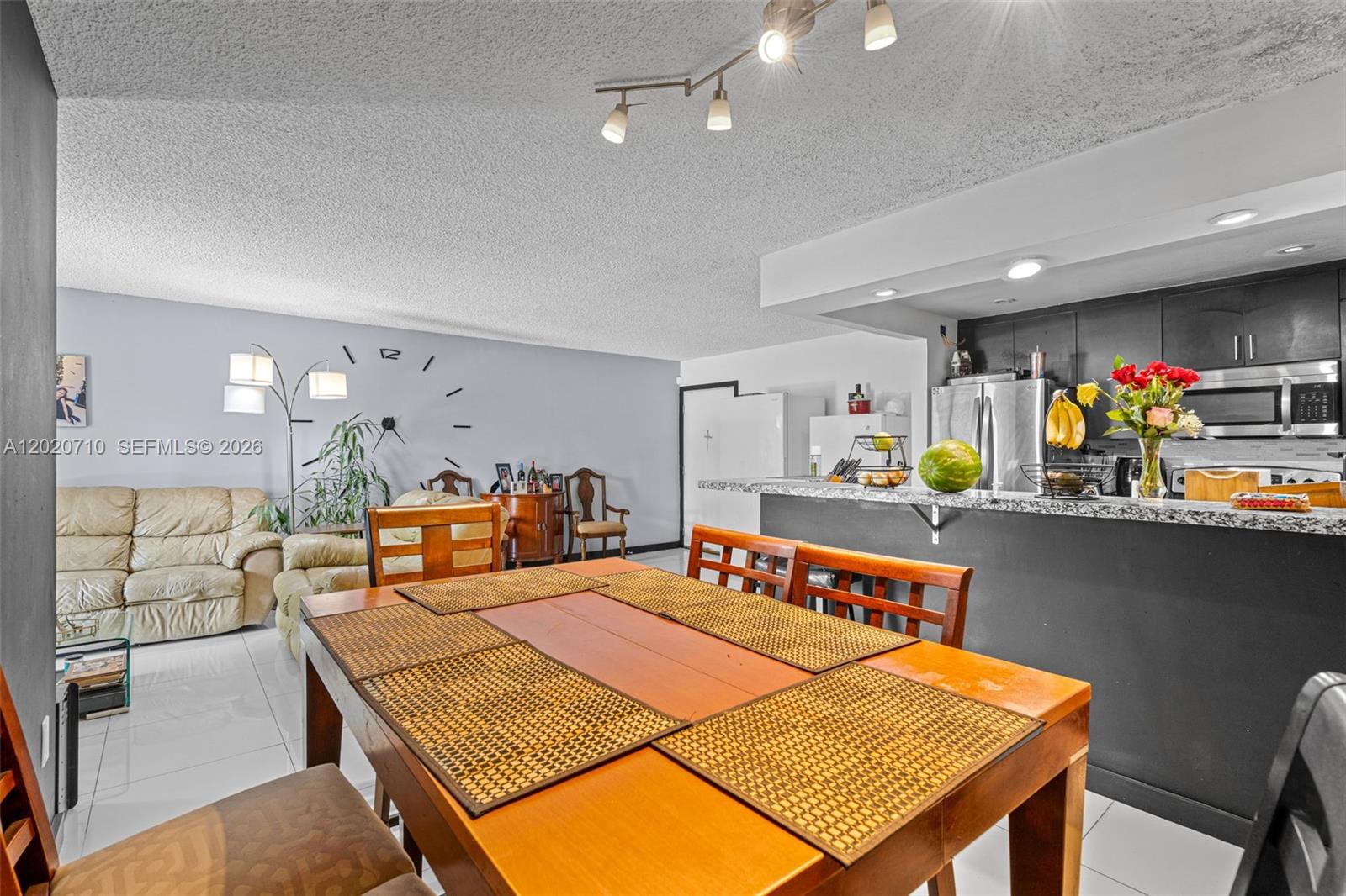 CONTINUUM CONDO PH II - Residential
