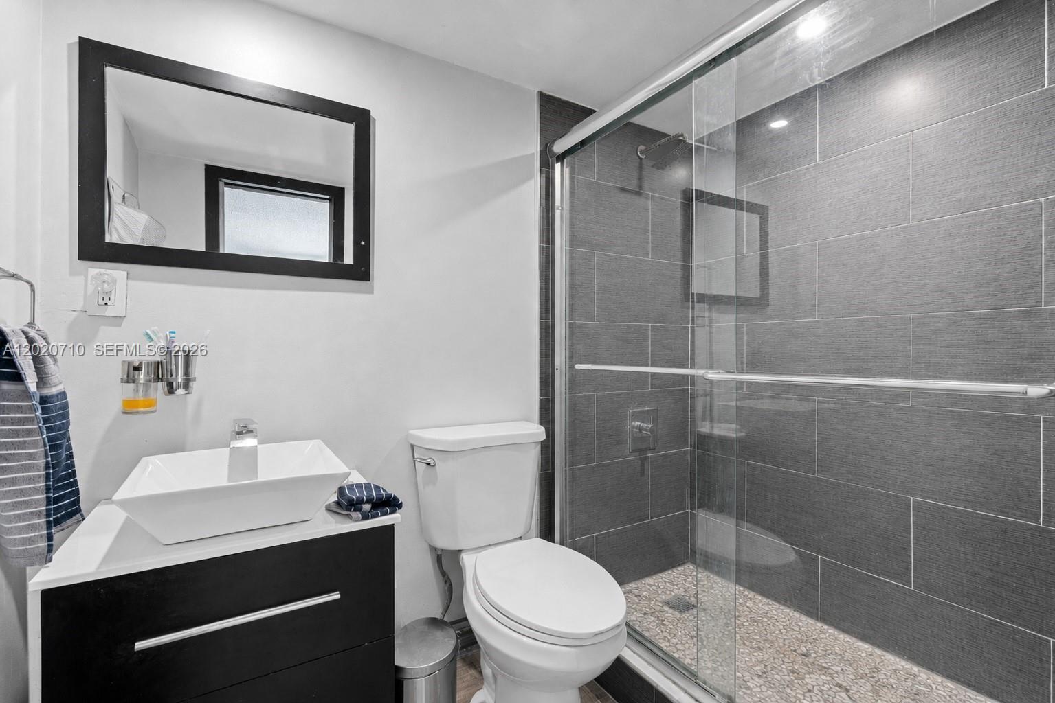 CONTINUUM CONDO PH II - Residential