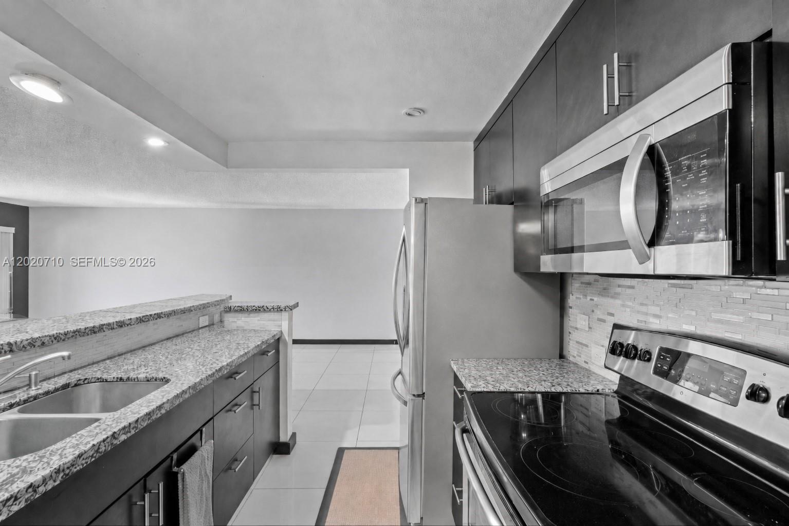 CONTINUUM CONDO PH II - Residential