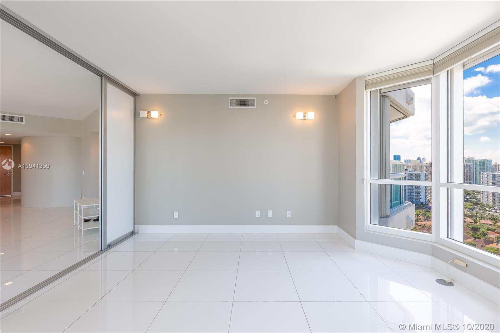 SOUTH TOWER AT THE POINT - Residential