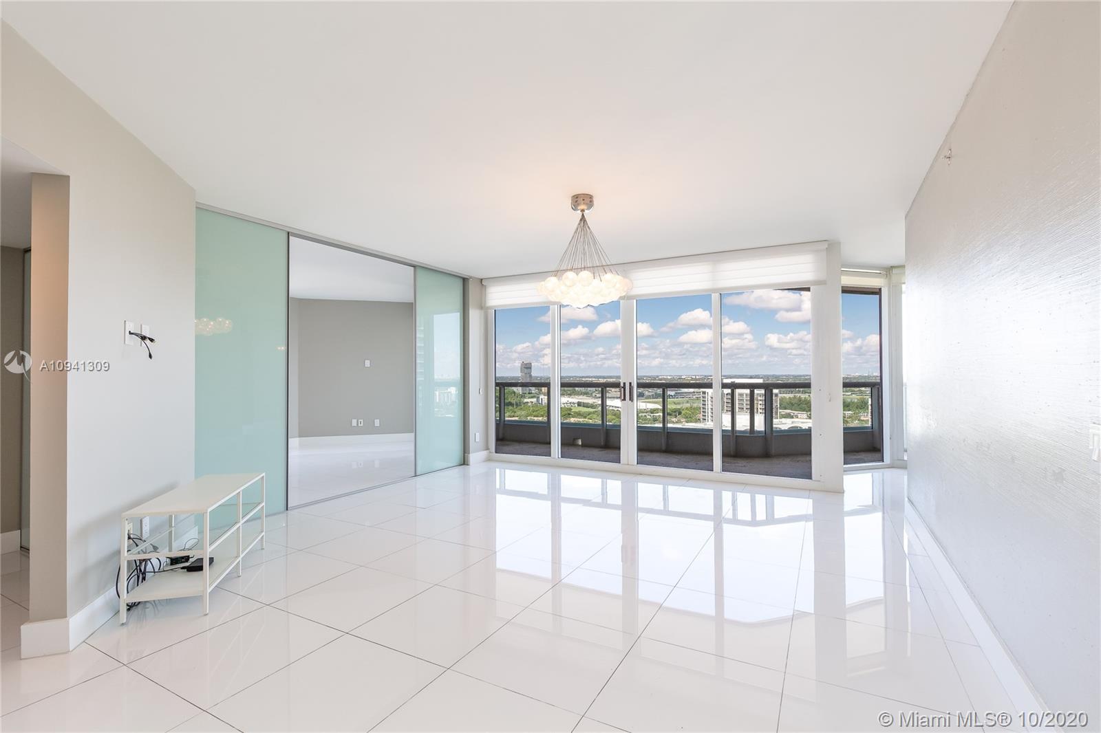 SOUTH TOWER AT THE POINT - Residential