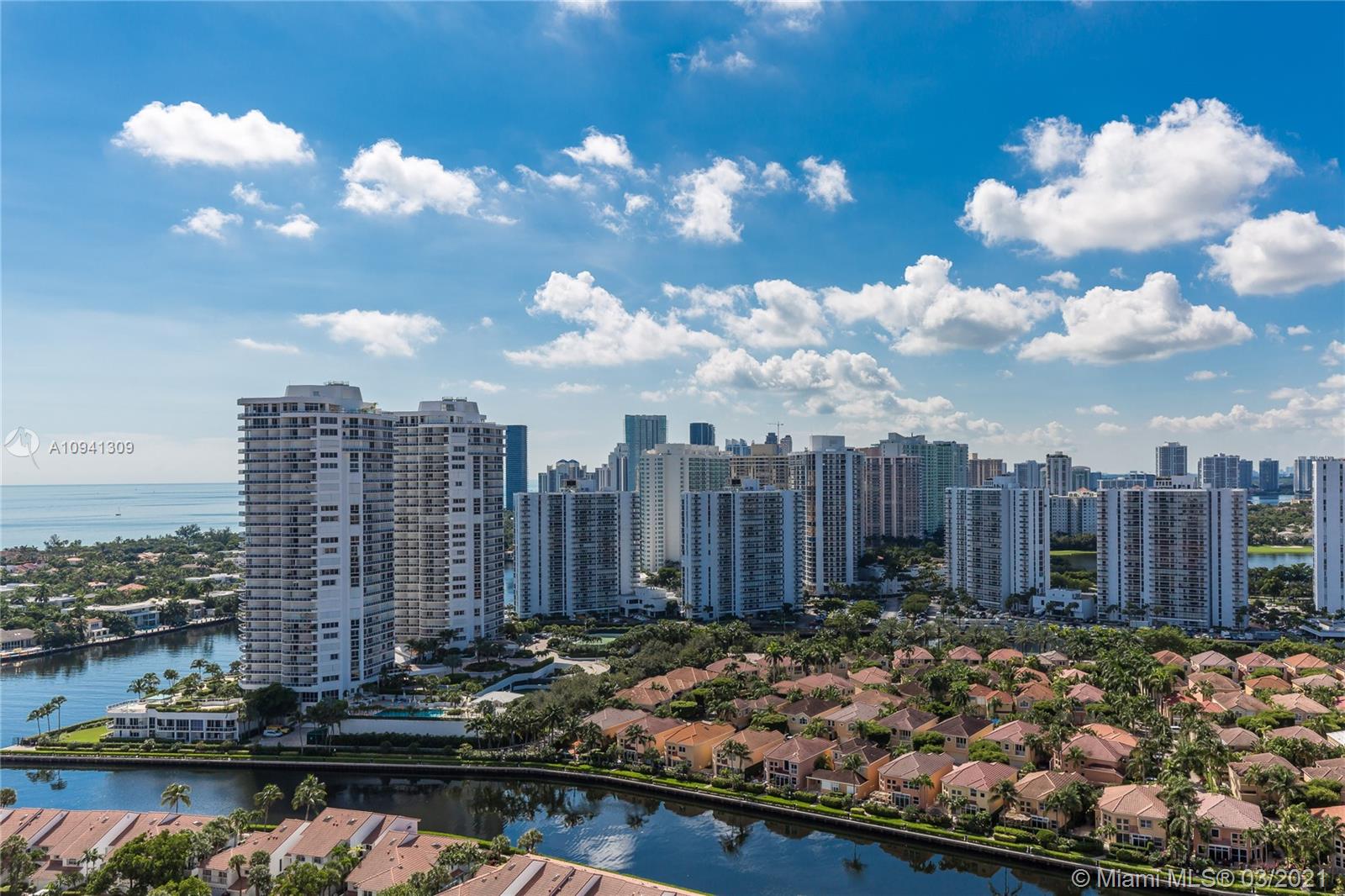 SOUTH TOWER AT THE POINT - Residential