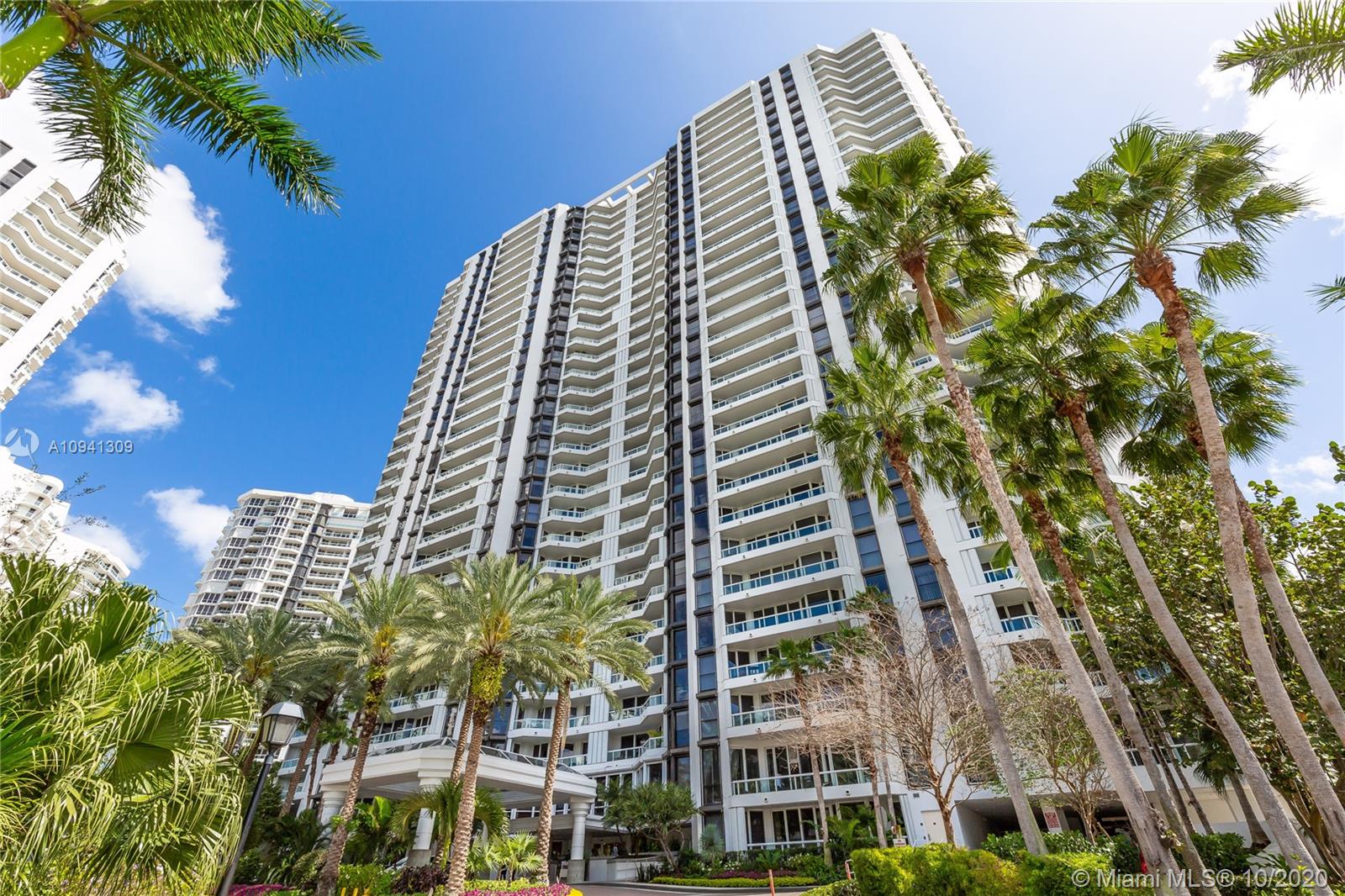 SOUTH TOWER AT THE POINT - Residential