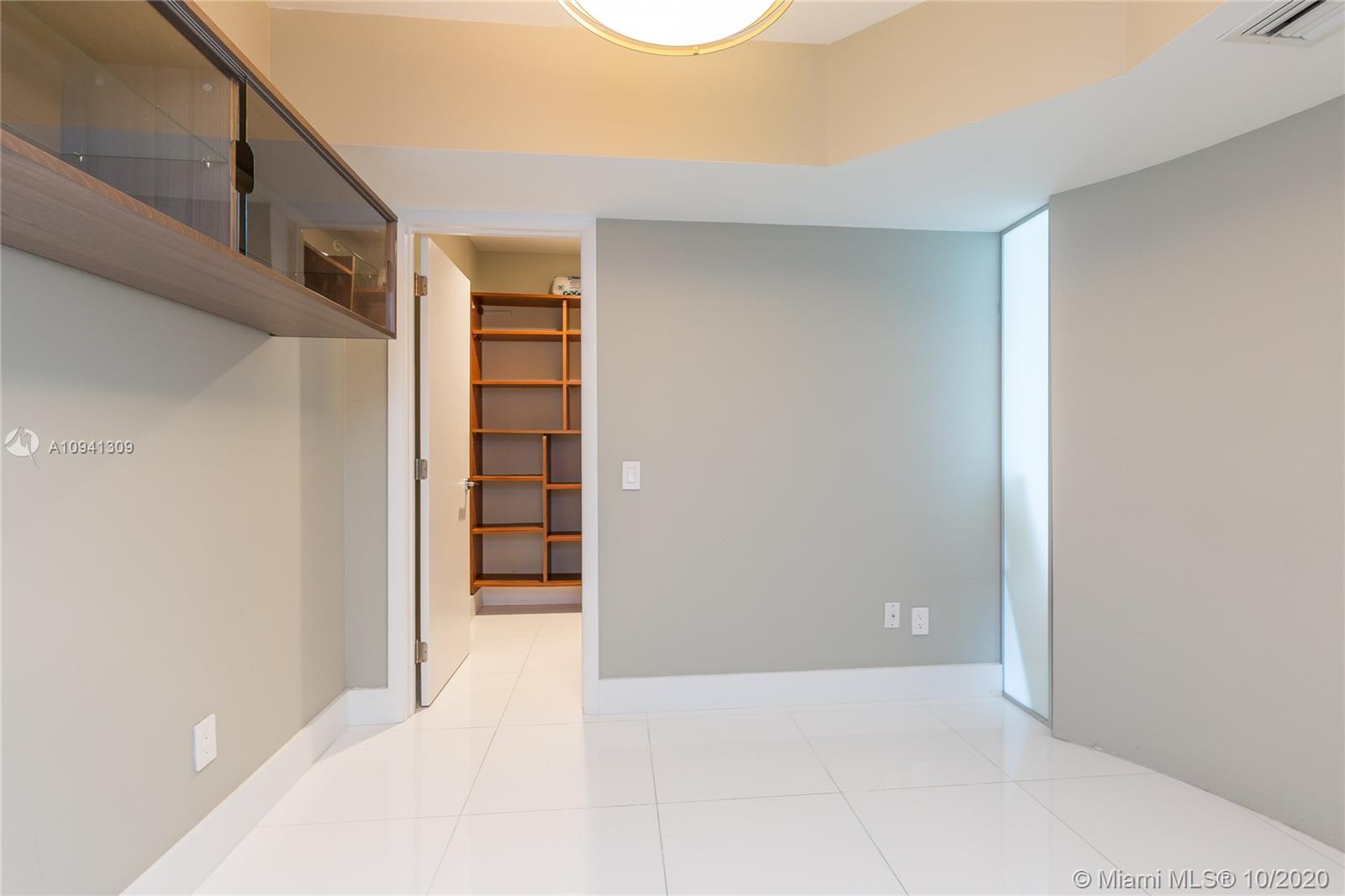 SOUTH TOWER AT THE POINT - Residential