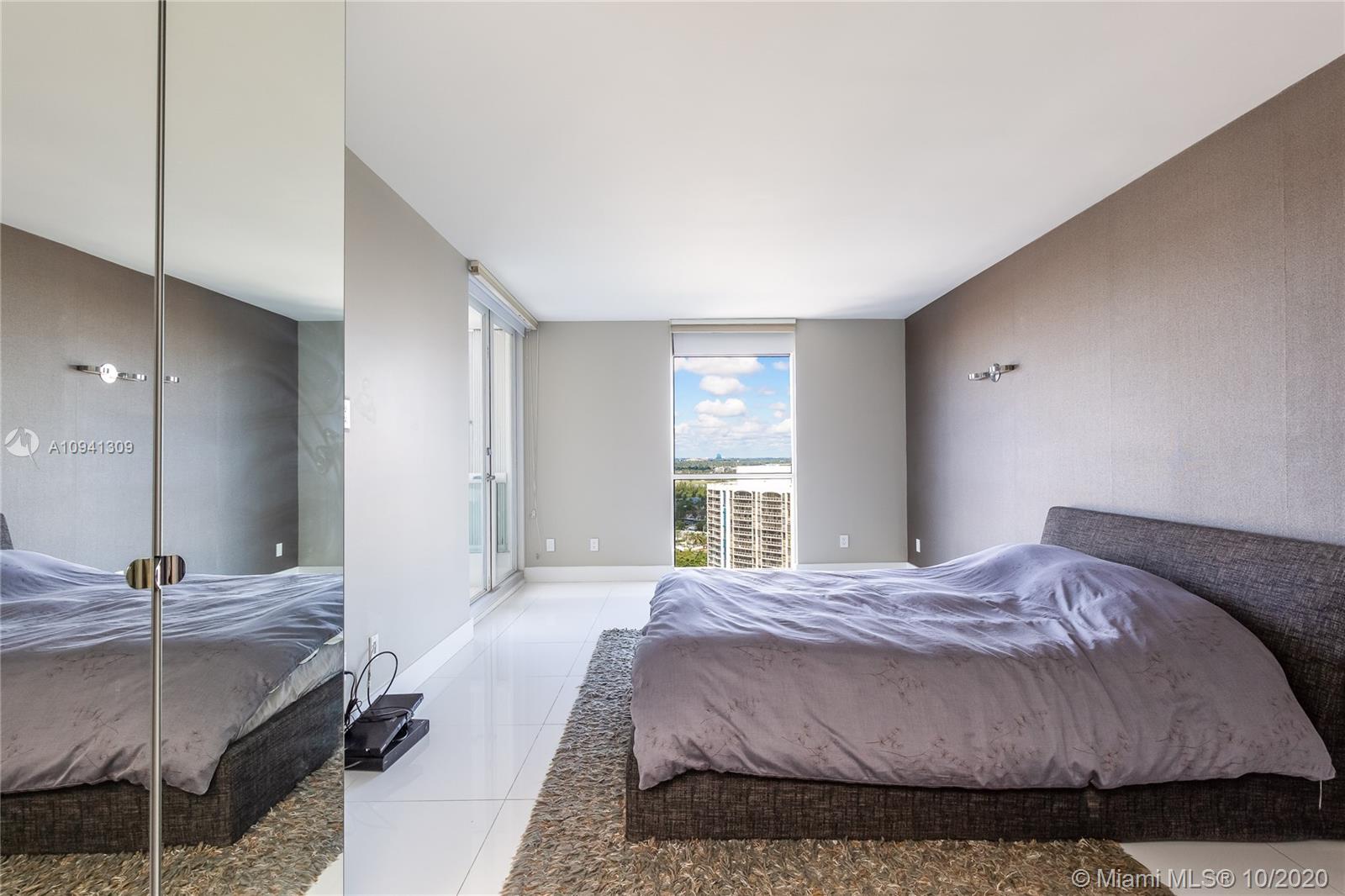 SOUTH TOWER AT THE POINT - Residential