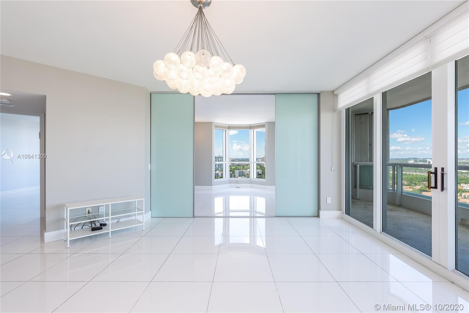 SOUTH TOWER AT THE POINT - Residential