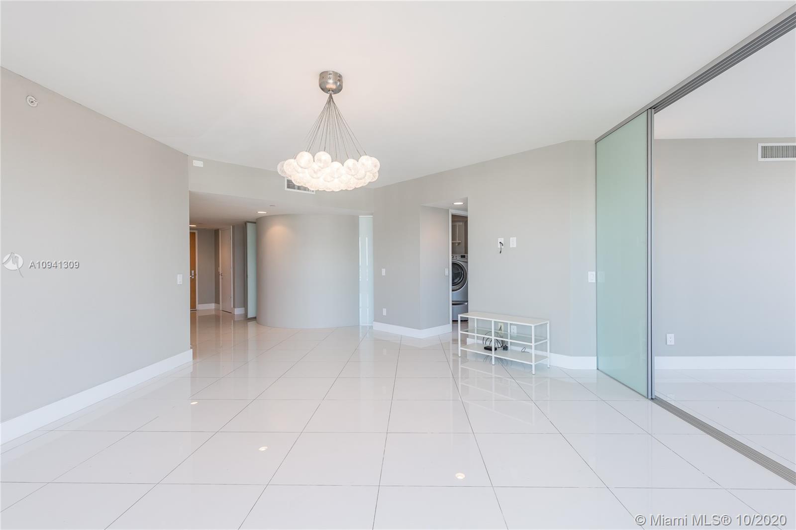 SOUTH TOWER AT THE POINT - Residential