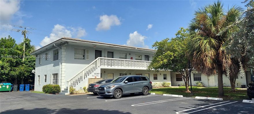 Gorgeous apartment in beautiful Coral Springs. Bright and spacious, great layout, nicely remodeled kitchen, granite countertops, and SS Appliances. New vanity. Ready to move in. Excellent location close to trasportación and major avenues and highways. Rapid approvals.