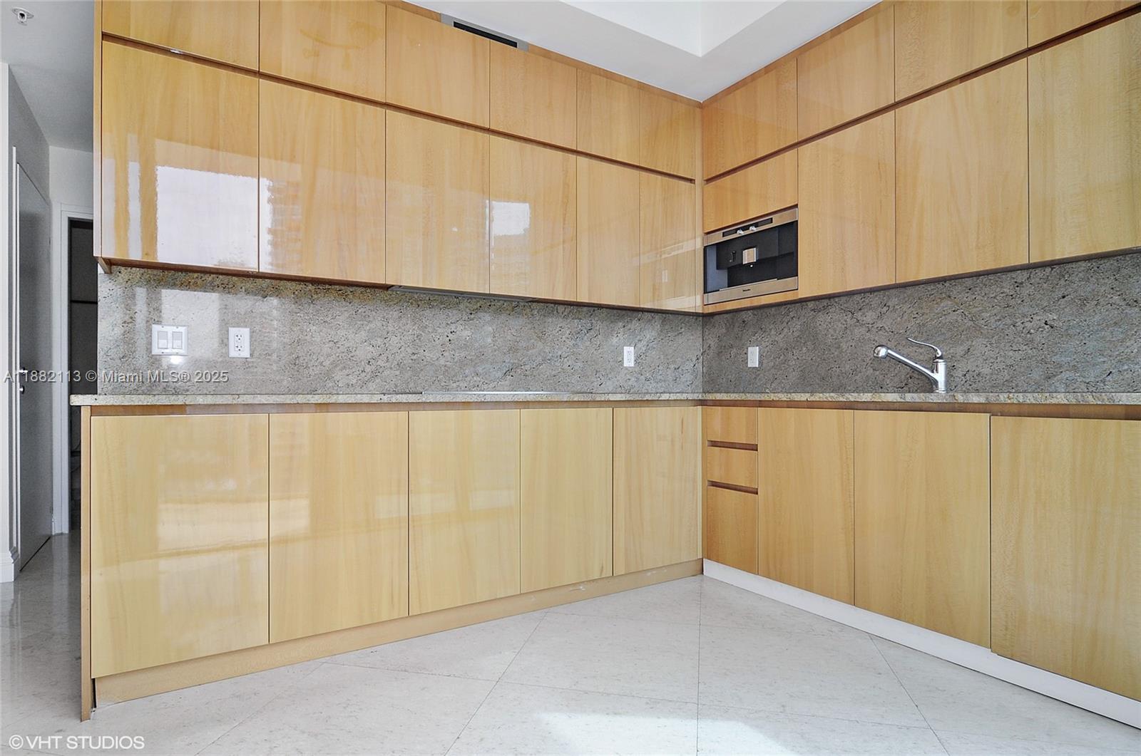 CONTINUUM ON SOUTH BEACH - Residential Lease