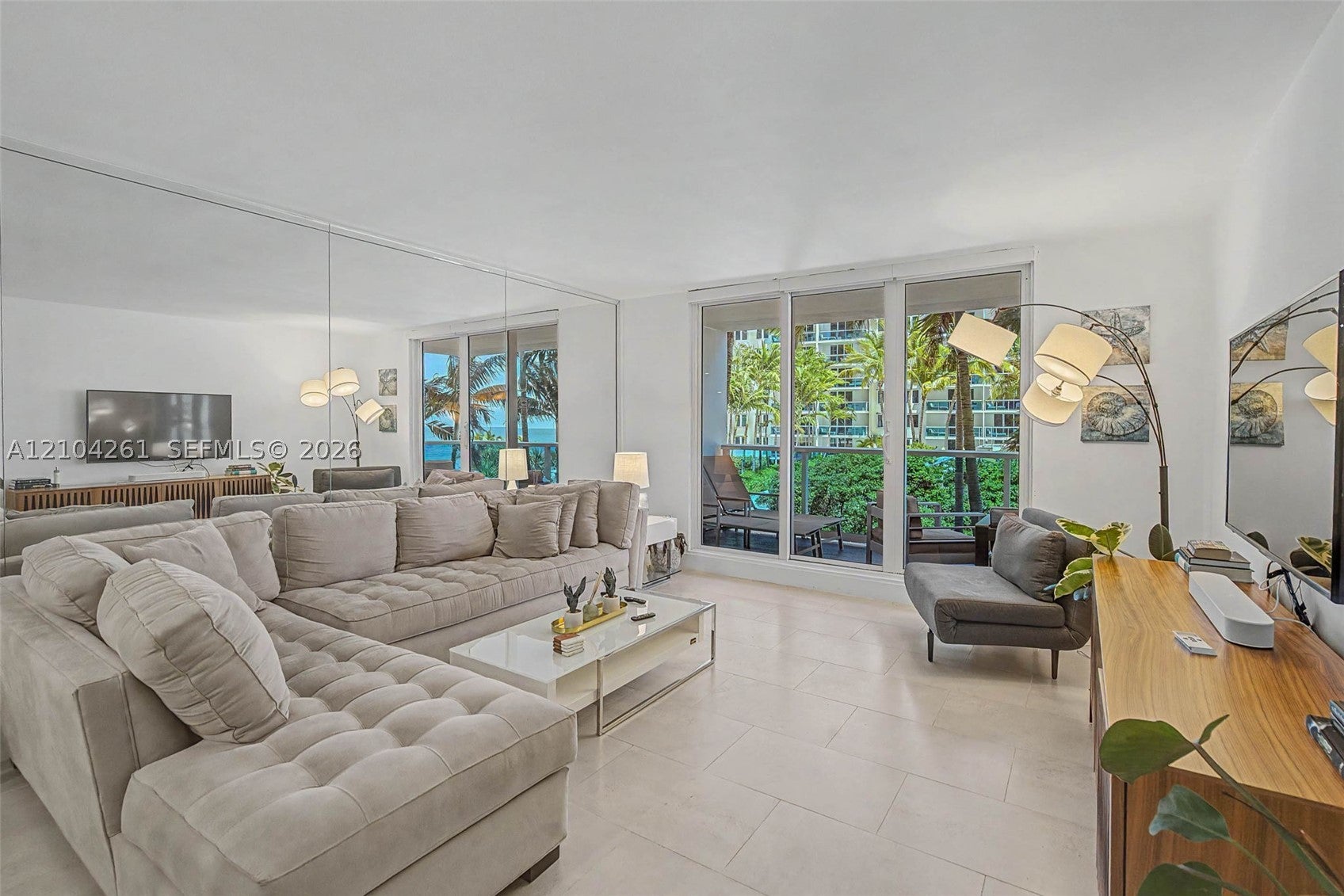 2301 Collins Ave 516
