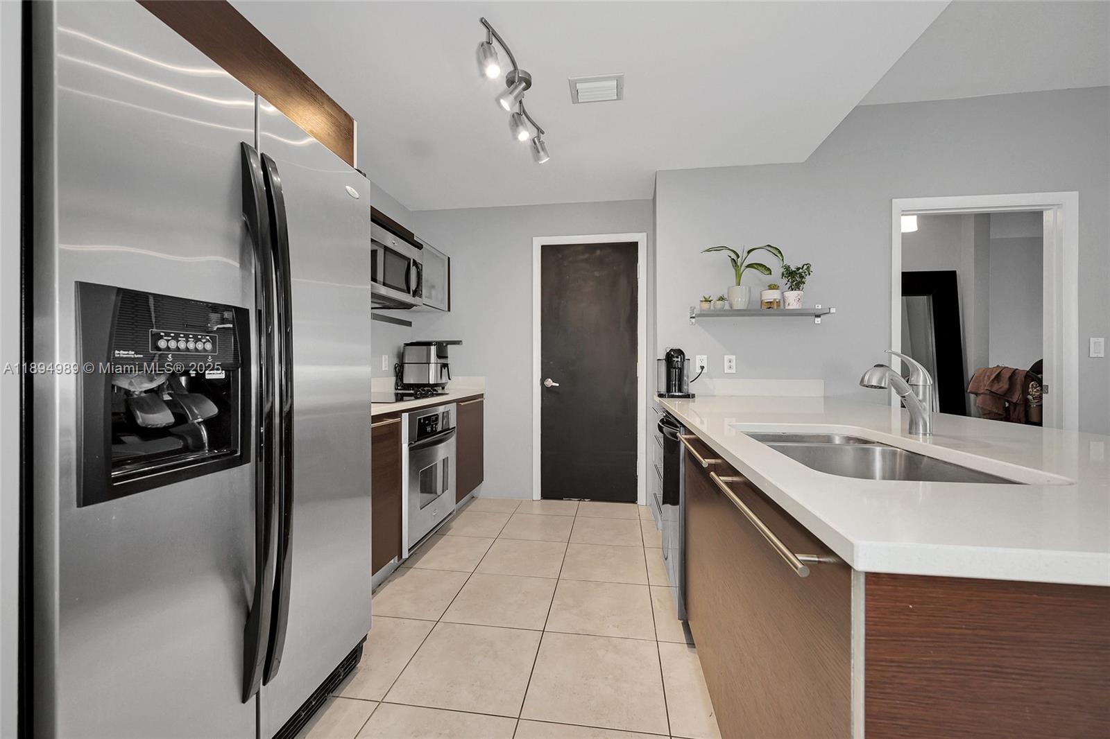 QUANTUM ON THE BAY CONDO - Residential