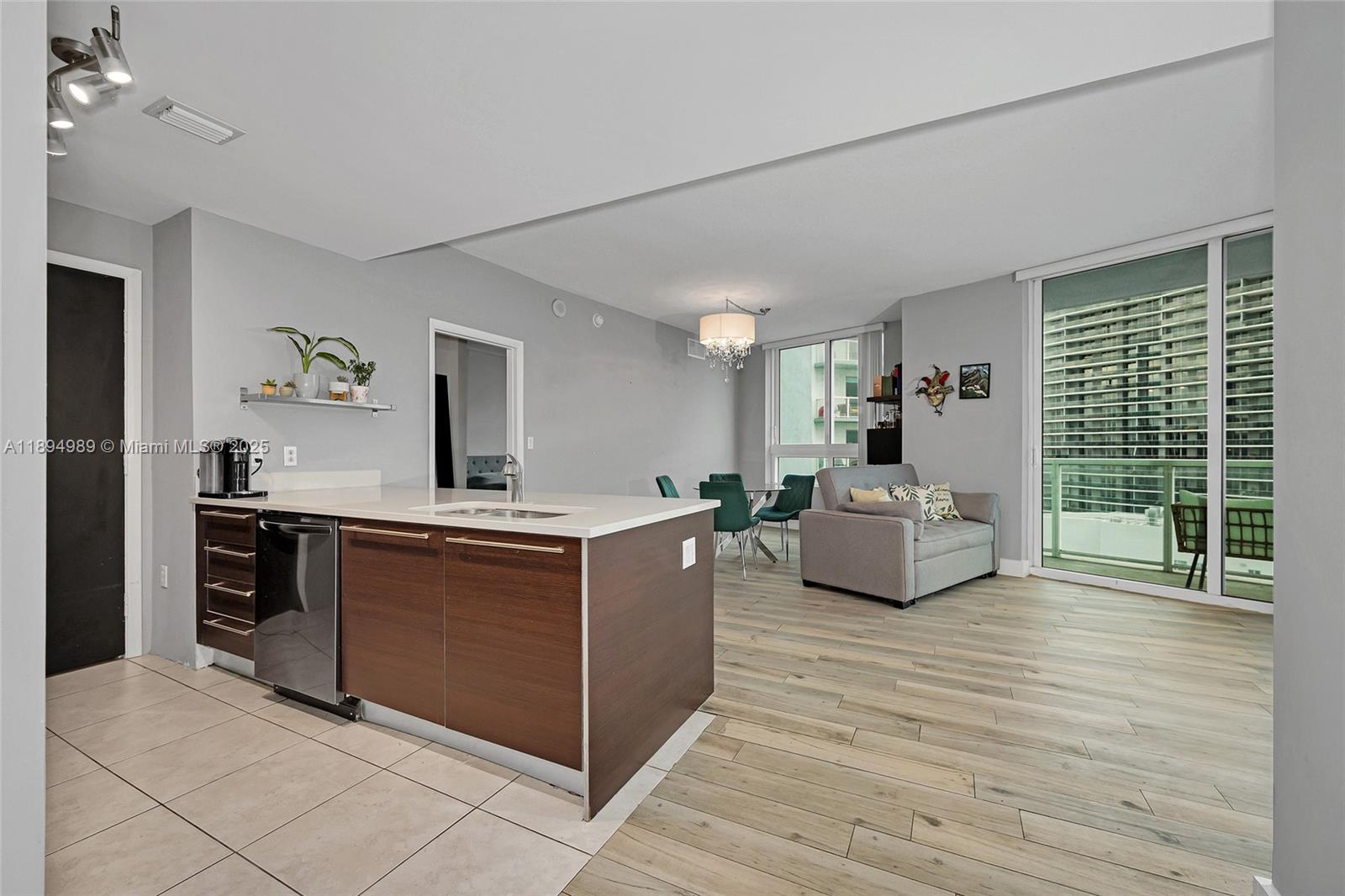 View photos, virtual tours, details... 1900 N Bayshore Dr 4019