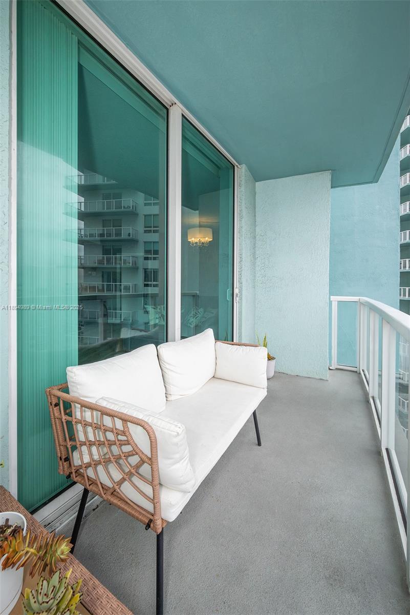 QUANTUM ON THE BAY CONDO - Residential