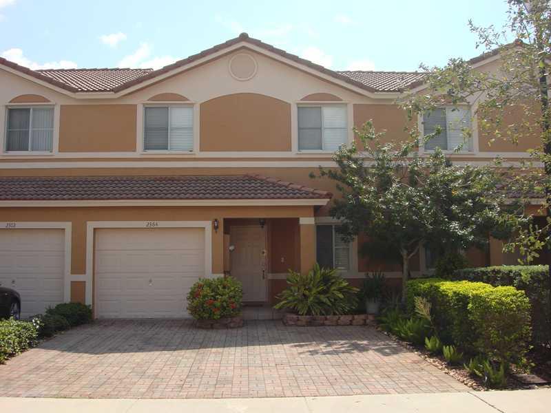 Gorgeous townhouse 3bed/2,5ba in Park Terrace close to shopping plaza. 24x24 porcelain tile laid diagonally downstairs, wood floors in stairs and bedrooms on second floor. Volume ceilings, spacious layout w/loft and 2 master suits. *Master bedroom in firs t floor* Lots of storage space. Large eat-in-kitchen w/upgrades cabinets, tumble stone backsplash, granite countertops in bathroom. Extended patio. 1 car garage plus huge driveway can fit 4 cars. No association approval required. NO PETS & NO SMOKING.