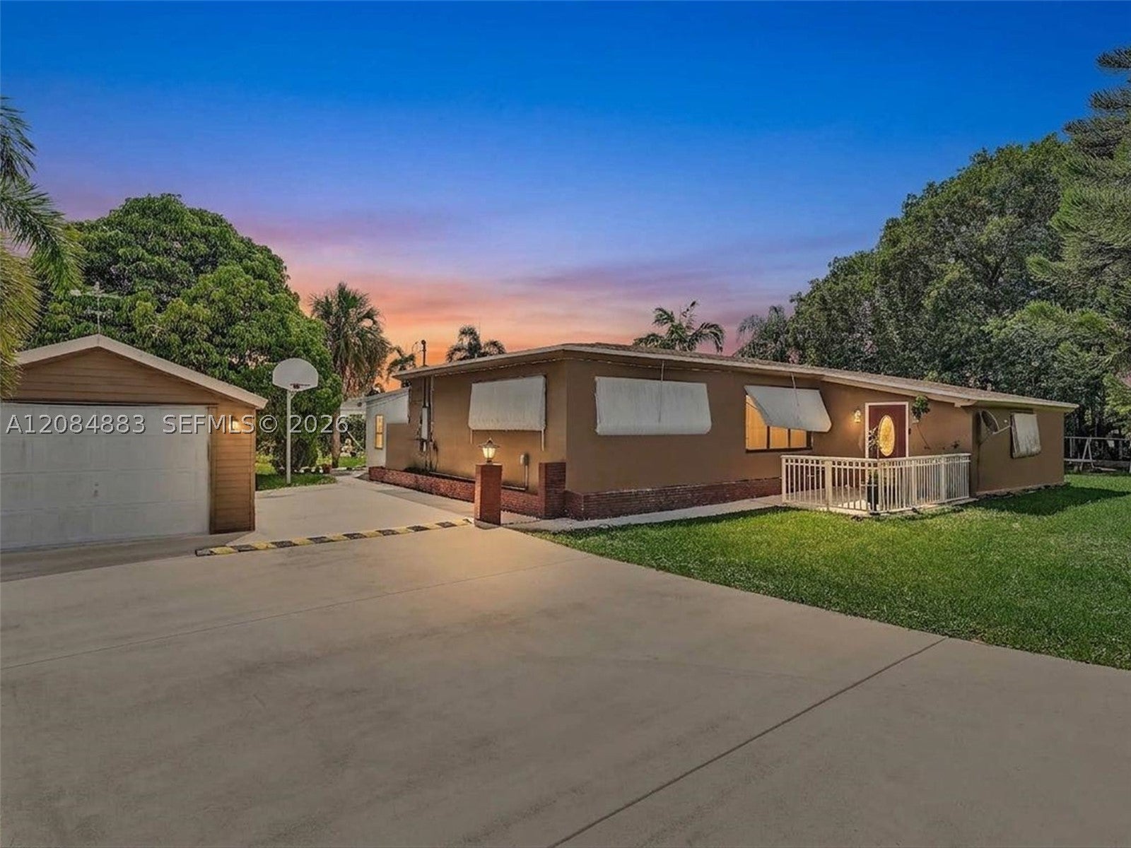 5220 SW 26th Ave
